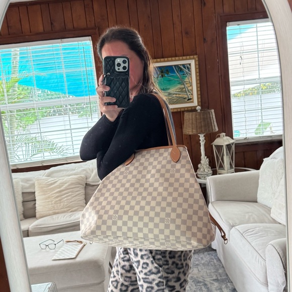 Authentic Louis Vuitton GM Neverfull - Picture 11 of 16